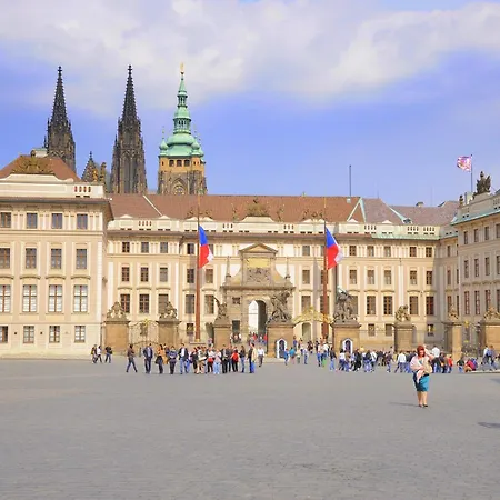 Riverside Hideout * Praag