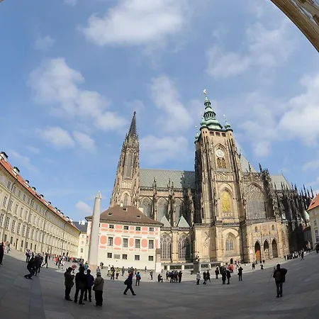 Riverside Hideout * Praag