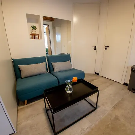 Riverside Hideout Praag