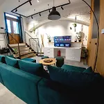 Riverside Hideout דירה *