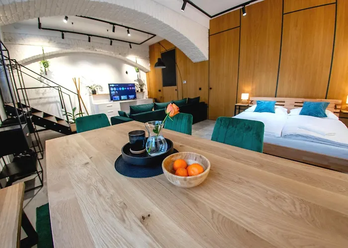 Riverside Hideout Апартаменты Прага